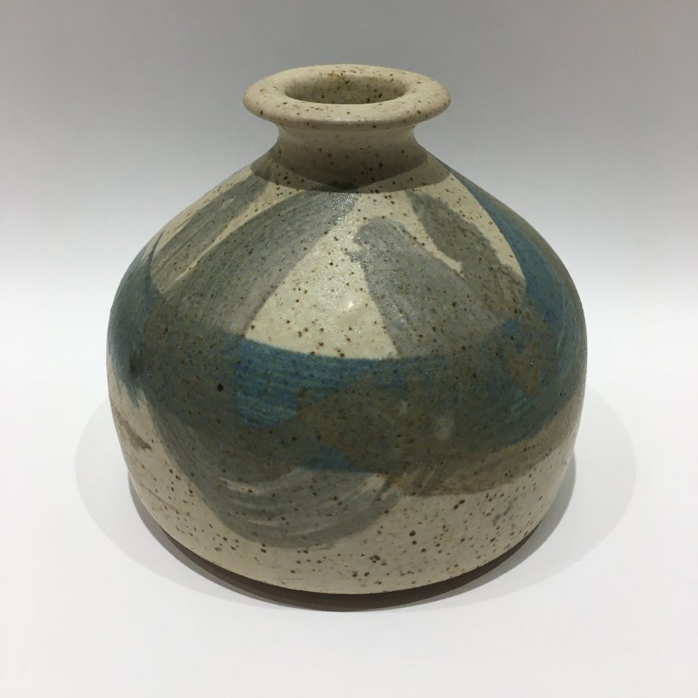 SMALL VASE HAND PAINTED AND SIGNED - Picture 2 of 5